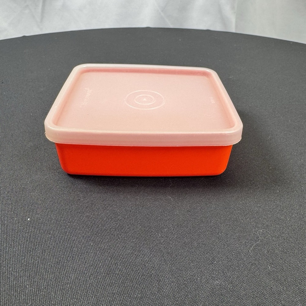 VTG Small Tupperware Plastic Storage Container #1516-1W/ Lid